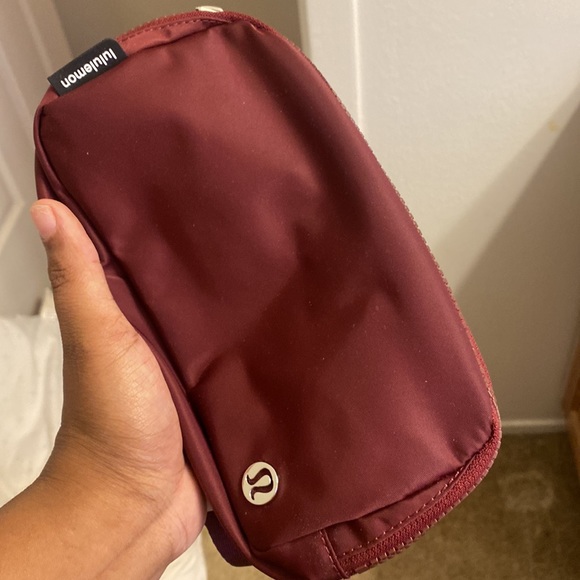 Lululemon Everywhere Belt Bag - Picture 2 of 2